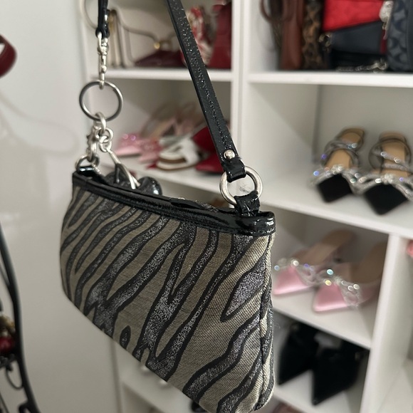 SOLD OUT - Picture 3 of 6